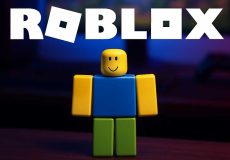 تیشرت روبلاکس با طرح فانتزی شخصیت Roblox در اتاق گیم