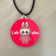 خرید گردنبند لبوبو Labubu برای طرفداران این کاراکتر و عروسک زیبا