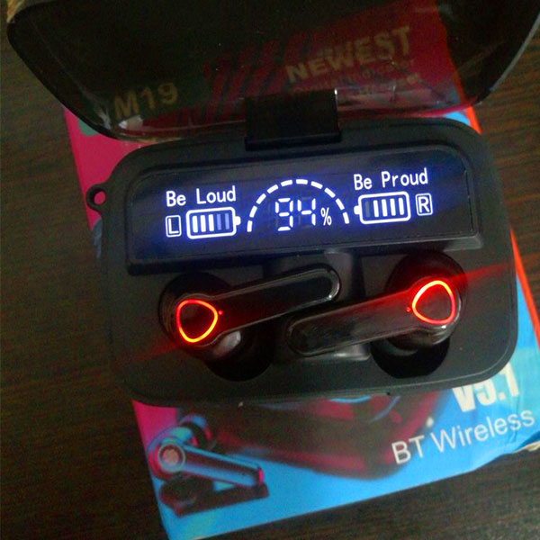 M19-Earbuds-Newest-headset (5) نمای نزدیک از هدفون بیسیم M19 Newest با طراحی ارگونومیک