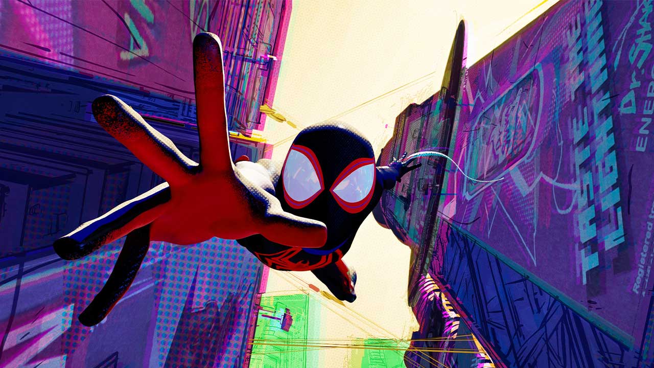 نمای نزدیک از هدفون اسپایدرمن KR-9900 با لوگوی برجسته مرد عنکبوتی